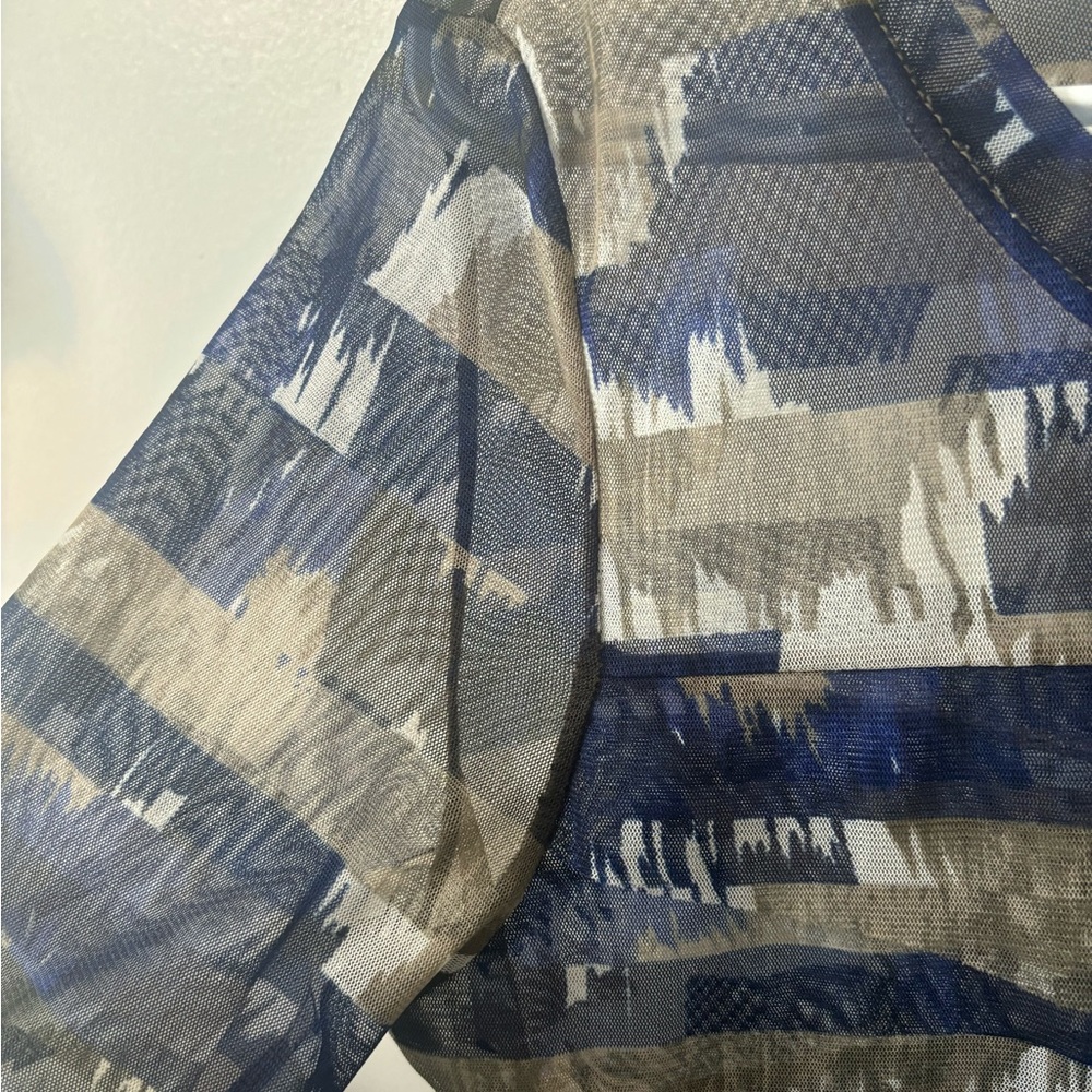 Abstract Pattern Long Sleeve Mesh Top - Picture 2 of 3